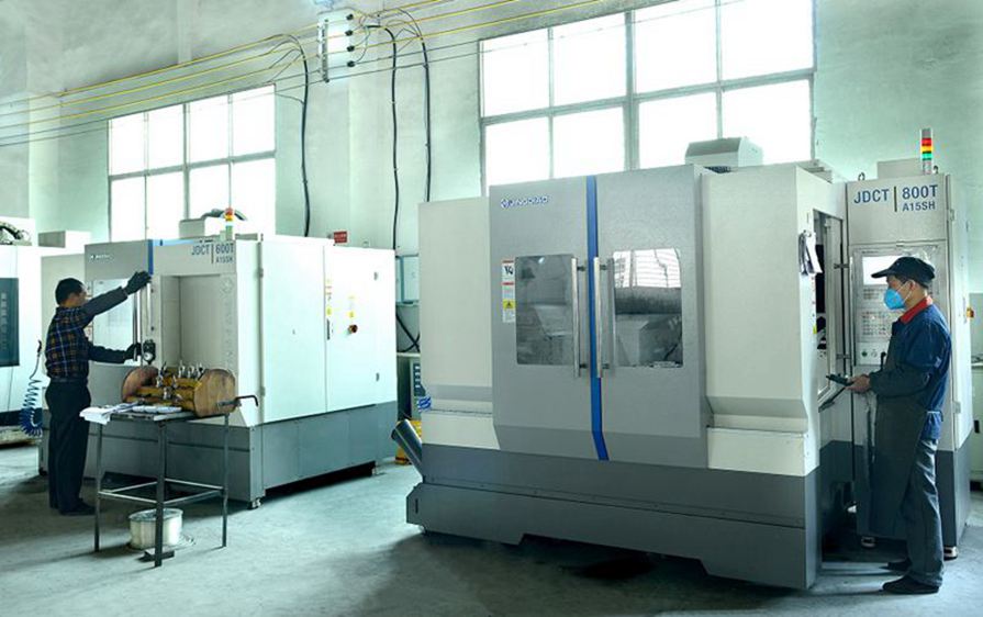 Machines CNC pour la fabrication de moules en mélamine