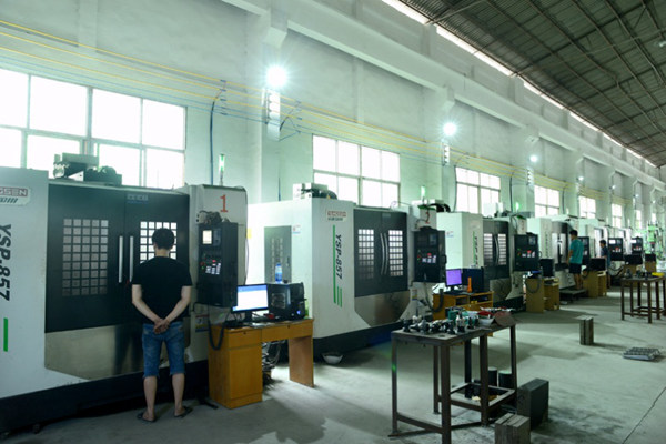 Machine CNC dans l'usine de Shunhao