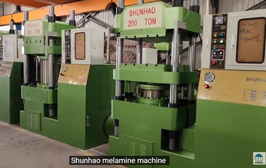 Vaisselle hydraulique automatique à grande vitesse de mélamine formant la machine
    