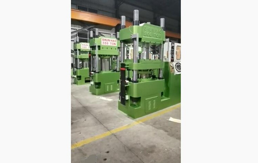 LES VENTES CHAUDES! Shunhao 300 tonnes de machine de moulage par presse à mélamine pour plaques de mélamine
    