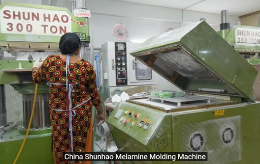 Machine automatique de presse de vaisselle en mélamine Shunhao
    