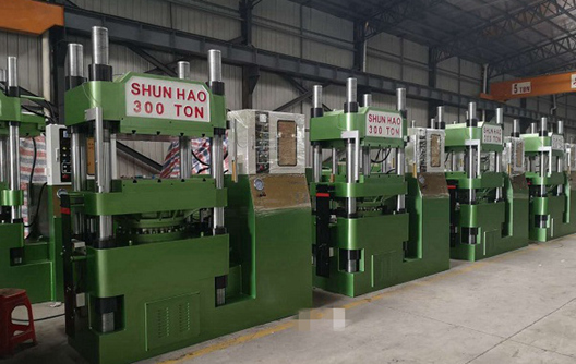 Shunhao Melamine : Mise à jour des machines pour la vaisselle en mélamine 300 tonnes
    