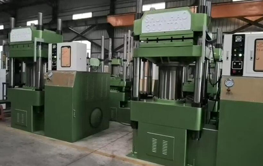 Machine de moulage par presse de 300 tonnes Shunhao
    