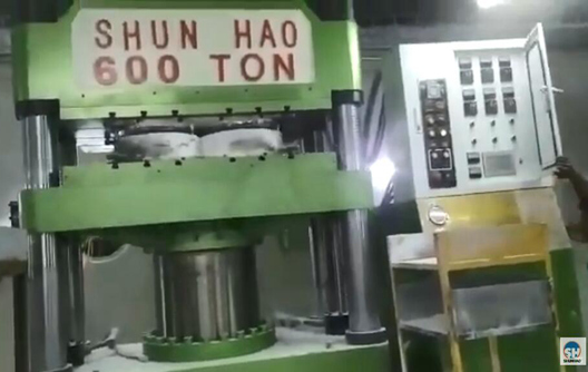 Machines de moulage par presse à mélamine de 600 tonnes
    